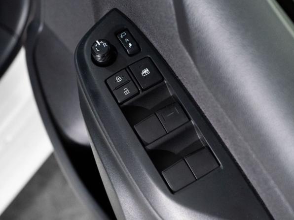 Toyota Yaris IV с пробегом 2020 года, цена 990 500 рублей, 104053 км, хэтчбек, Автокод Объявления