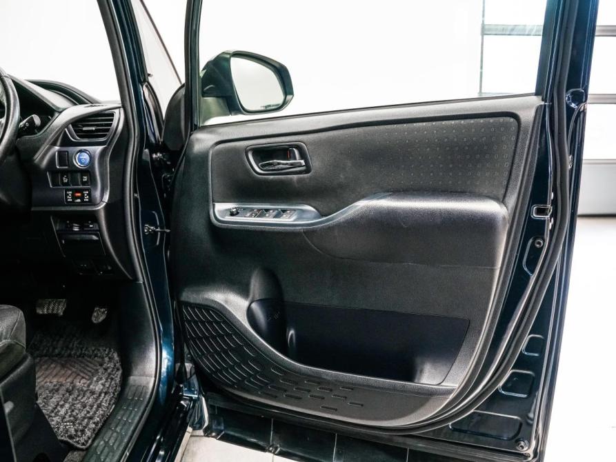 Toyota Voxy III (R80) Красноярск  - изображение 11
