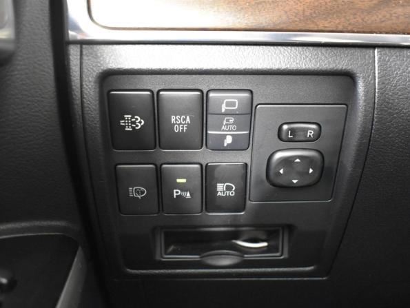 Toyota Land Cruiser 200 Series Рестайлинг 2 с пробегом 2018 года, цена 6 620 900 рублей, 125115 км, внедорожник, Автокод Объявления