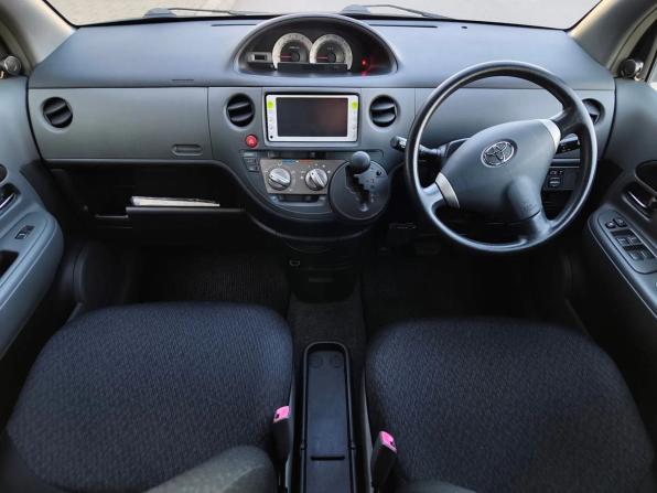 Toyota Sienta I Рестайлинг 2 с пробегом 2011 года, цена 945 000 рублей, 131575 км, компактвэн, Автокод Объявления