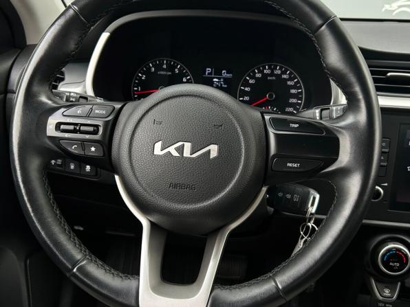 Kia Rio IV Рестайлинг с пробегом 2021 года, цена 1 568 400 рублей, 79125 км, седан, Автокод Объявления