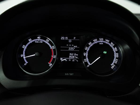 Skoda Rapid I Рестайлинг с пробегом 2017 года, цена 1 399 700 рублей, 85084 км, лифтбек, Автокод Объявления