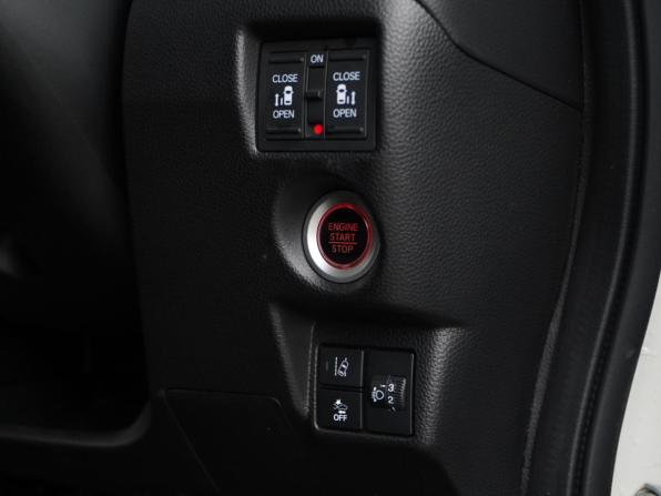 Honda N-BOX II Рестайлинг с пробегом 2021 года, цена 1 843 051 рубль, 27487 км, микровэн, Автокод Объявления