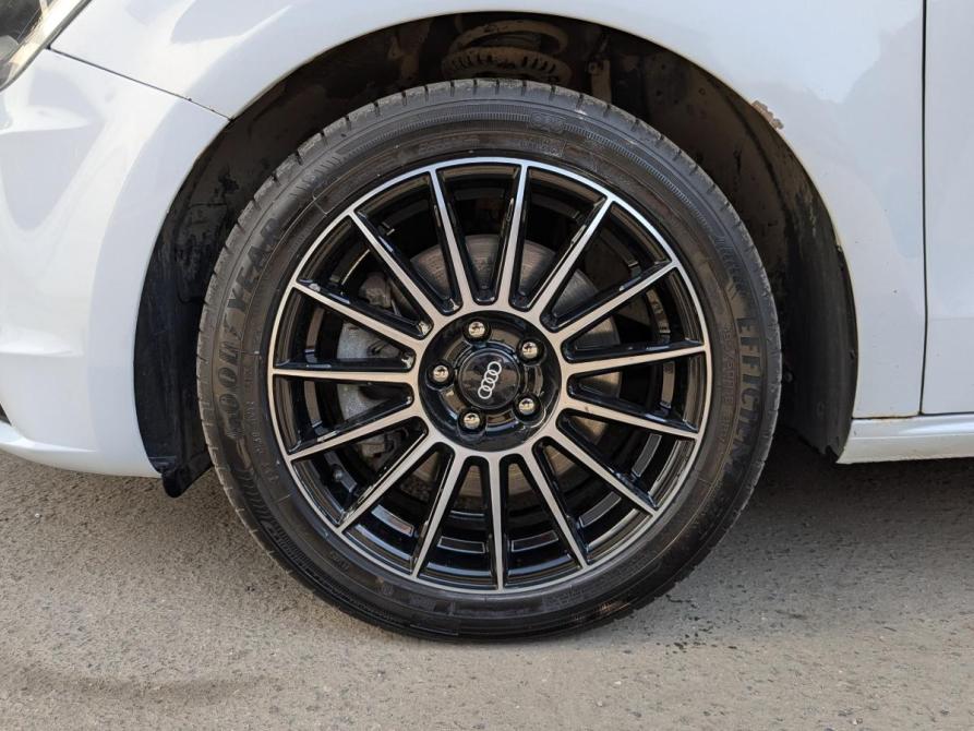 Audi A1 I (8X) Москва  - изображение 12