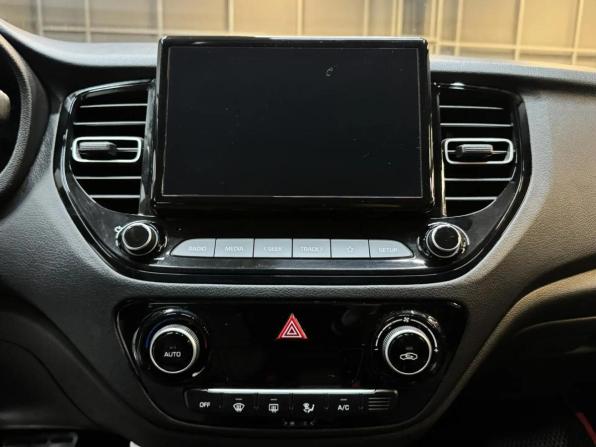 Hyundai Solaris II Рестайлинг с пробегом 2021 года, цена 1 277 000 рублей, 70000 км, седан, Автокод Объявления