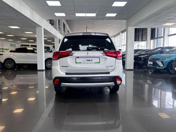 Mitsubishi Outlander III Рестайлинг 2 с пробегом 2015 года, цена 1 695 000 рублей, 180327 км, внедорожник, Автокод Объявления