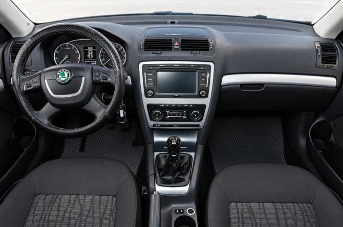 Skoda Octavia II (A5) Рестайлинг с пробегом 2013 года, цена 819 000 рублей, 320000 км, лифтбек, Автокод Объявления