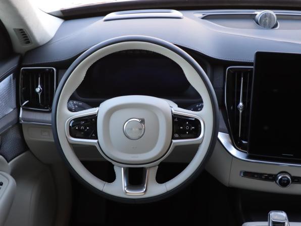 Volvo XC90 II Рестайлинг 2 с пробегом 2025 года, цена 10 850 000 рублей, 25 км, внедорожник, Автокод Объявления