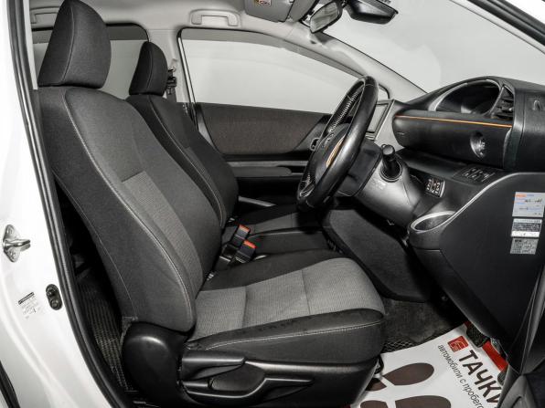 Toyota Sienta II Рестайлинг с пробегом 2021 года, цена 1 585 000 рублей, 45281 км, компактвэн, Автокод Объявления