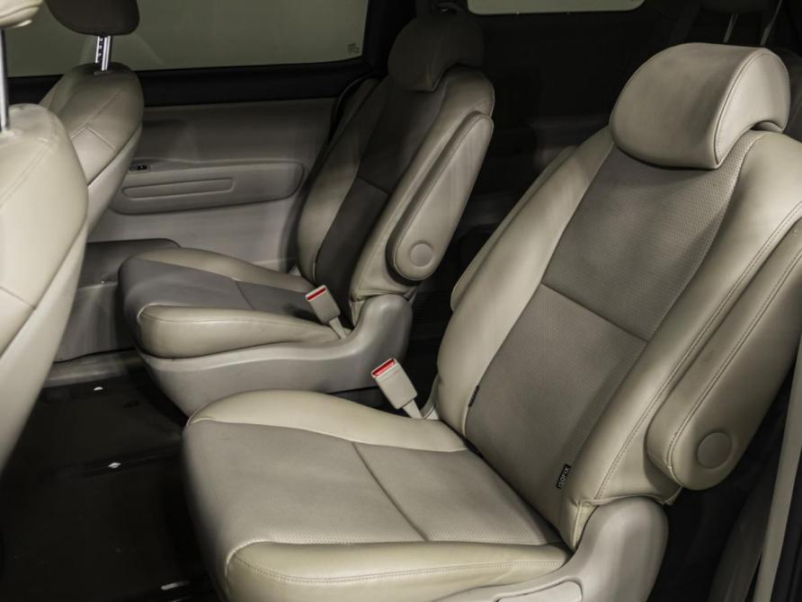 Kia Carnival III Москва  - изображение 16