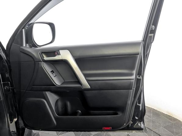 Toyota Land Cruiser Prado 150 Series Рестайлинг 2 с пробегом 2019 года, цена 5 705 000 рублей, 85026 км, внедорожник, Автокод Объявления