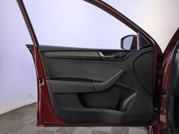 Skoda Rapid II с пробегом 2022 года, цена 2 010 000 рублей, 76295 км, лифтбек, Автокод Объявления