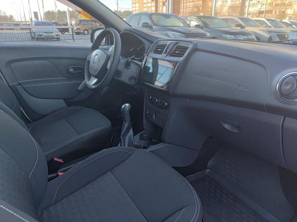 Renault Logan II с пробегом 2017 года, цена 890 000 рублей, 103829 км, седан, Автокод Объявления