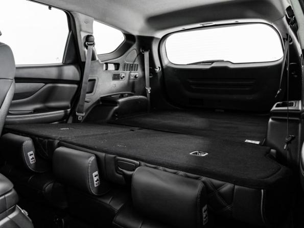 Hyundai Santa Fe IV Рестайлинг с пробегом 2023 года, цена 3 799 000 рублей, 93210 км, внедорожник, Автокод Объявления