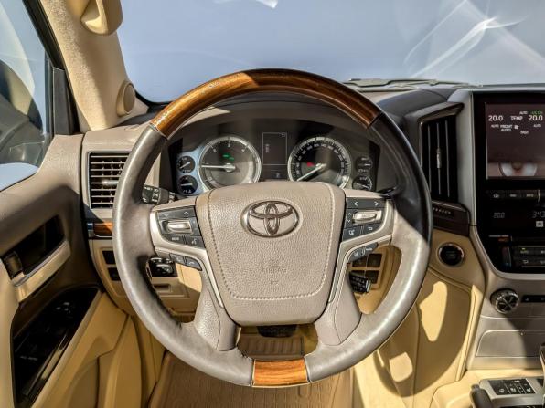 Toyota Land Cruiser 200 Series Рестайлинг 2 с пробегом 2016 года, цена 5 800 000 рублей, 140313 км, внедорожник, Автокод Объявления