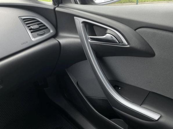 Opel Astra J Рестайлинг с пробегом 2013 года, цена 755 000 рублей, 204299 км, хэтчбек, Автокод Объявления