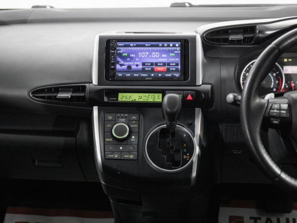Toyota Wish II с пробегом 2010 года, цена 1 345 000 рублей, 180031 км, минивэн, Автокод Объявления