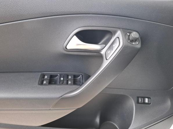 Volkswagen Polo V Рестайлинг с пробегом 2019 года, цена 1 245 000 рублей, 112936 км, седан, Автокод Объявления