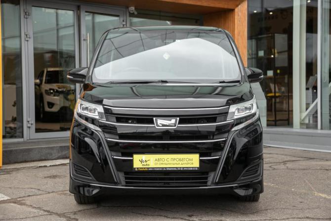 Toyota Noah III (R80) Рестайлинг с пробегом 2018 года, цена 1 987 000 рублей, 128600 км, минивэн, Автокод Объявления
