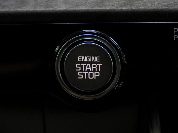 Kia Carnival IV с пробегом 2023 года, цена 4 400 000 рублей, 7547 км, минивэн, Автокод Объявления