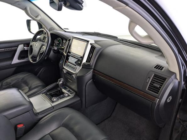 Toyota Land Cruiser 200 Series Рестайлинг 2 с пробегом 2016 года, цена 5 500 000 рублей, 185939 км, внедорожник, Автокод Объявления