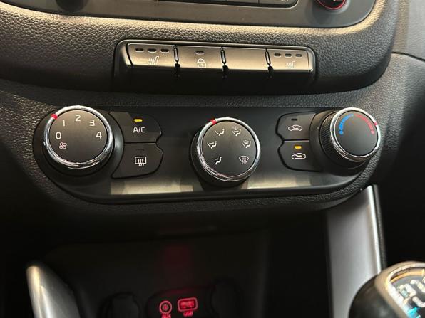 Kia Ceed II Рестайлинг с пробегом 2016 года, цена 1 250 000 рублей, 71000 км, хэтчбек, Автокод Объявления