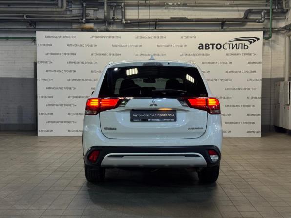 Mitsubishi Outlander III Рестайлинг 3 с пробегом 2019 года, цена 1 899 000 рублей, 126000 км, внедорожник, Автокод Объявления