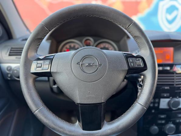 Opel Astra H Рестайлинг с пробегом 2011 года, цена 619 000 рублей, 196699 км, седан, Автокод Объявления