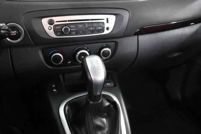 Renault Scenic III Рестайлинг с пробегом 2012 года, цена 789 000 рублей, 290000 км, минивэн, Автокод Объявления