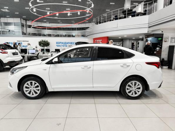 Hyundai Solaris II с пробегом 2017 года, цена 880 000 рублей, 243769 км, седан, Автокод Объявления