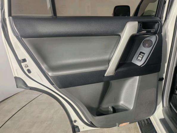 Toyota Land Cruiser Prado 150 Series Рестайлинг 1 с пробегом 2013 года, цена 2 699 000 рублей, 205910 км, внедорожник, Автокод Объявления