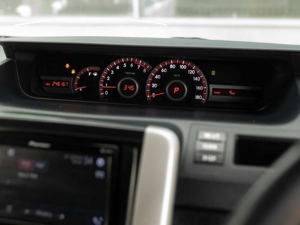 Toyota Voxy II (R70) Рестайлинг с пробегом 2011 года, цена 1 260 000 рублей, 246165 км, минивэн, Автокод Объявления