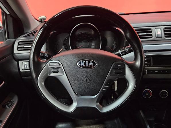 Kia Rio III Рестайлинг с пробегом 2017 года, цена 1 099 000 рублей, 108967 км, седан, Автокод Объявления