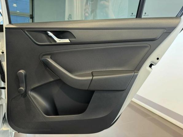 Skoda Rapid I с пробегом 2016 года, цена 920 000 рублей, 230000 км, лифтбек, Автокод Объявления