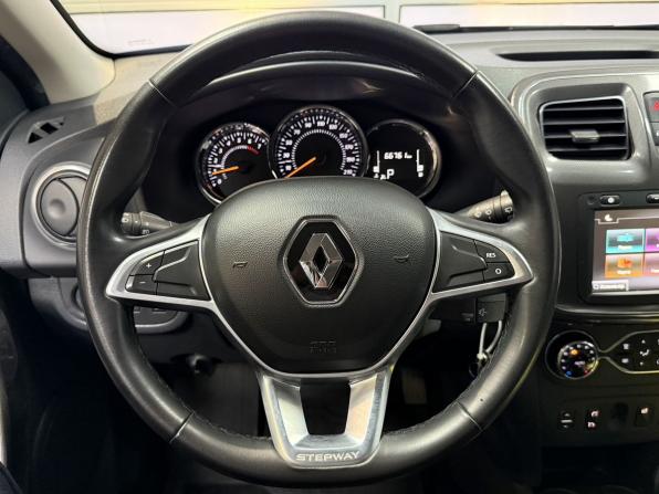 Renault Sandero II Рестайлинг с пробегом 2019 года, цена 1 275 000 рублей, 62000 км, хэтчбек, Автокод Объявления
