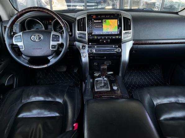 Toyota Land Cruiser 200 Series Рестайлинг 1 с пробегом 2014 года, цена 3 443 300 рублей, 260000 км, внедорожник, Автокод Объявления