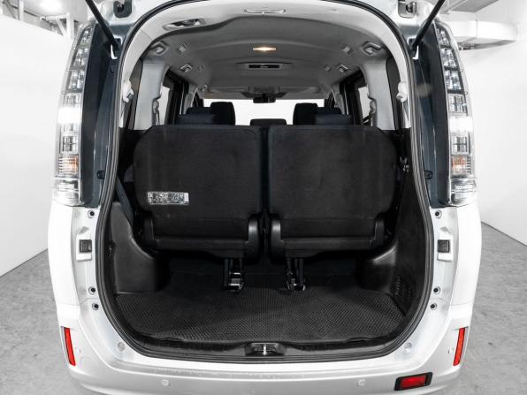Toyota Voxy III (R80) с пробегом 2014 года, цена 1 629 500 рублей, 132585 км, минивэн, Автокод Объявления