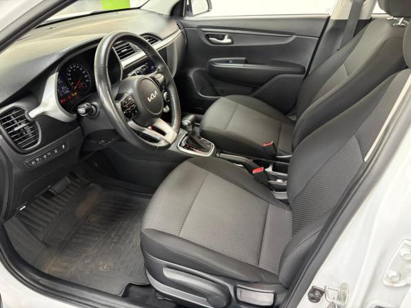 Kia Rio IV Рестайлинг с пробегом 2021 года, цена 1 598 000 рублей, 81070 км, седан, Автокод Объявления