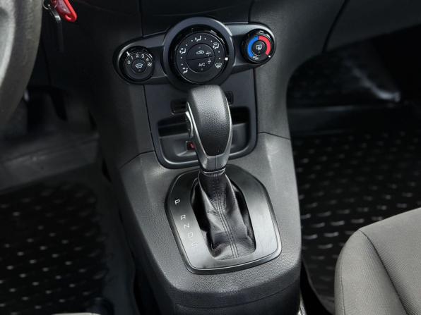 Ford Fiesta Mk6 Рестайлинг с пробегом 2015 года, цена 650 000 рублей, 100254 км, седан, Автокод Объявления