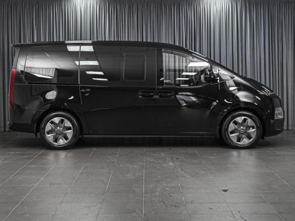Hyundai Staria I с пробегом 2023 года, цена 5 989 000 рублей, 2033 км, минивэн, Автокод Объявления