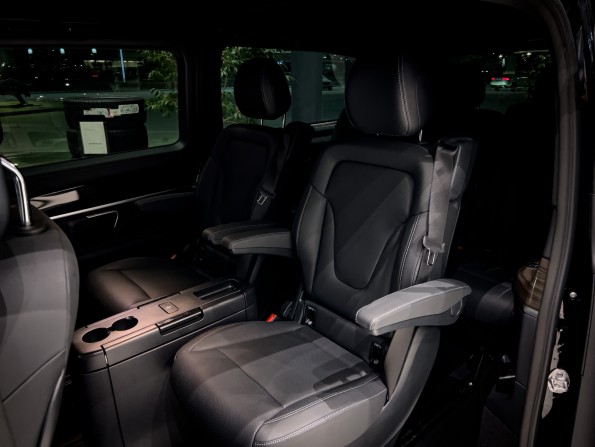 Mercedes-Benz V-Класс III (W447) Рестайлинг с пробегом 2023 года, цена 15 600 000 рублей, 34 км, минивэн, Автокод Объявления