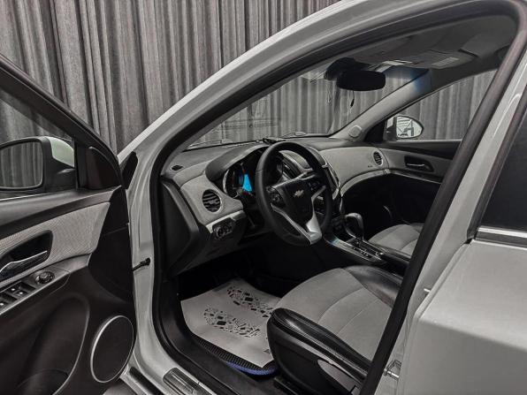 Chevrolet Cruze I Рестайлинг с пробегом 2013 года, цена 729 000 рублей, 241000 км, хэтчбек, Автокод Объявления