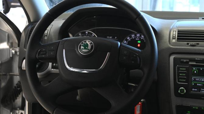 Skoda Octavia II (A5) Рестайлинг с пробегом 2012 года, цена 695 000 рублей, 291871 км, лифтбек, Автокод Объявления