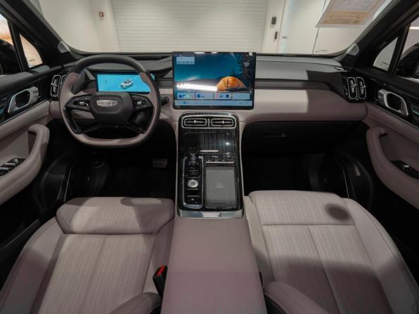 Geely Atlas II с пробегом 2026 года, цена 3 400 000 рублей, 11 км, внедорожник, Автокод Объявления