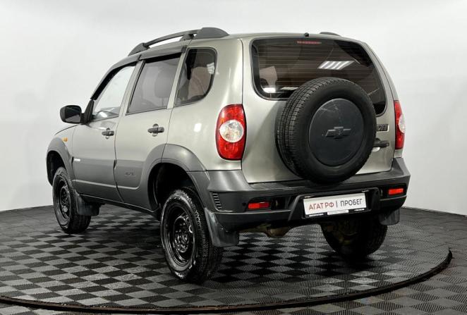 Chevrolet Niva I Рестайлинг с пробегом 2011 года, цена 450 000 рублей, 141177 км, внедорожник, Автокод Объявления