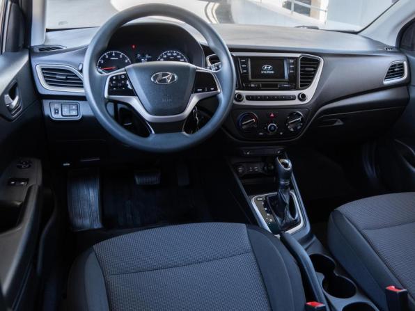 Hyundai Solaris II с пробегом 2017 года, цена 1 099 000 рублей, 179081 км, седан, Автокод Объявления