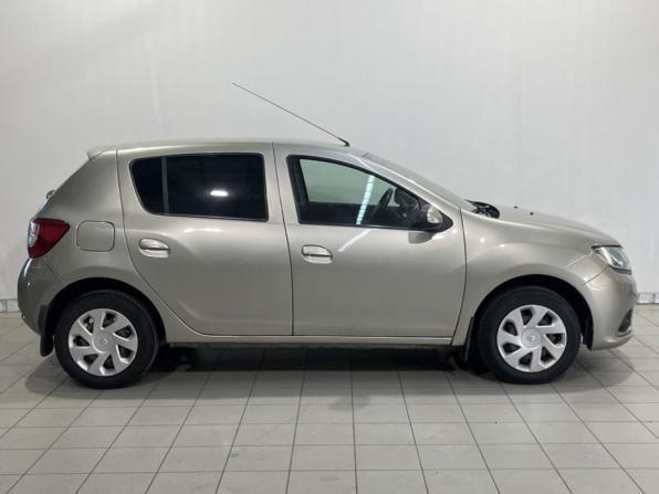 Renault Sandero II с пробегом 2018 года, цена 675 000 рублей, 215354 км, хэтчбек, Автокод Объявления