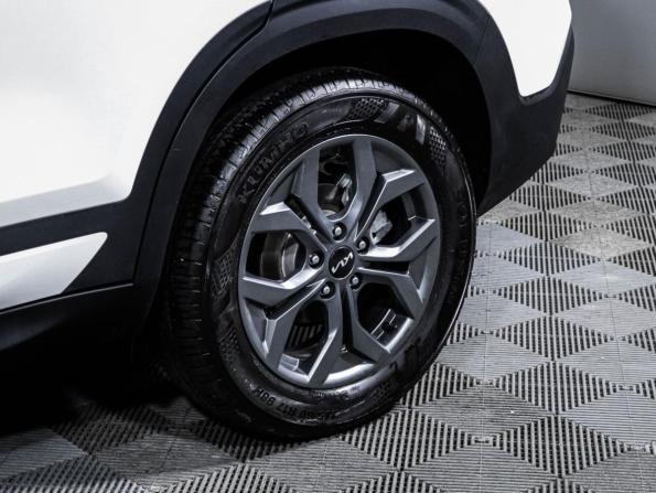 Kia Seltos I Рестайлинг с пробегом 2024 года, цена 2 299 000 рублей, 12274 км, внедорожник, Автокод Объявления