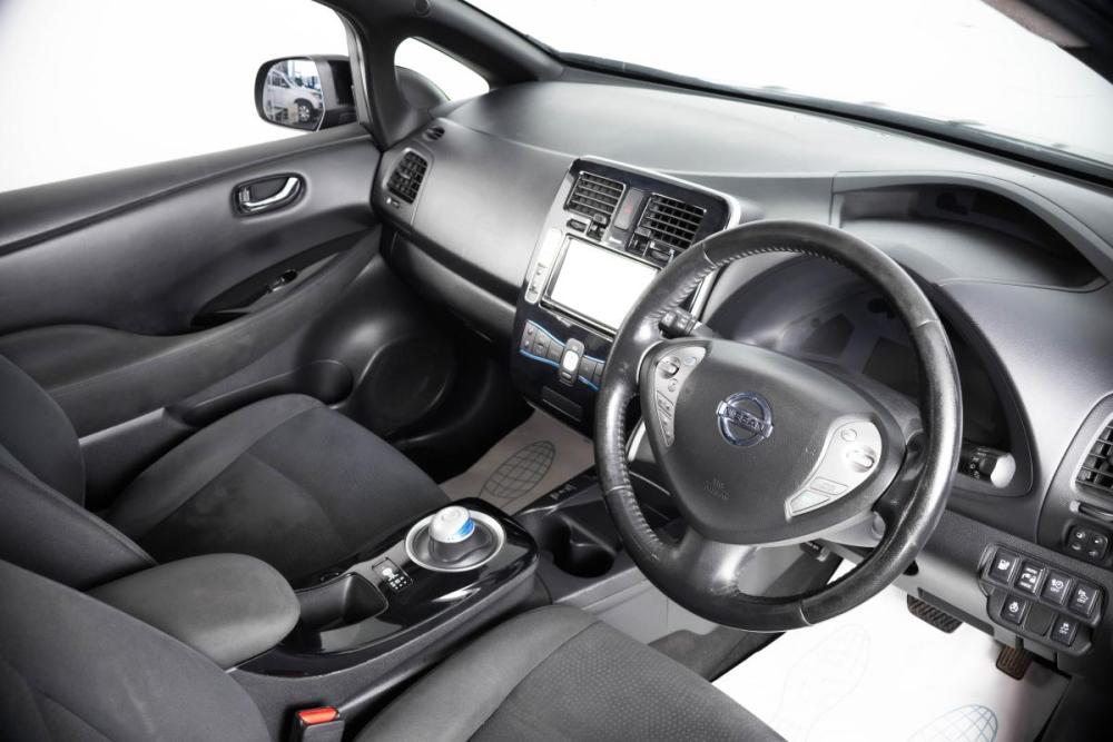 Nissan Leaf I (ZE0/AZE0) Пермь  - изображение 9