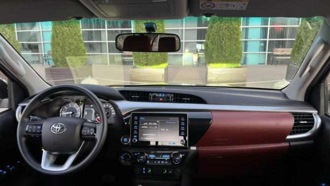 Toyota Hilux VIII Рестайлинг 2 с пробегом 2025 года, цена 7 615 000 рублей, 10 км, пикап, Автокод Объявления